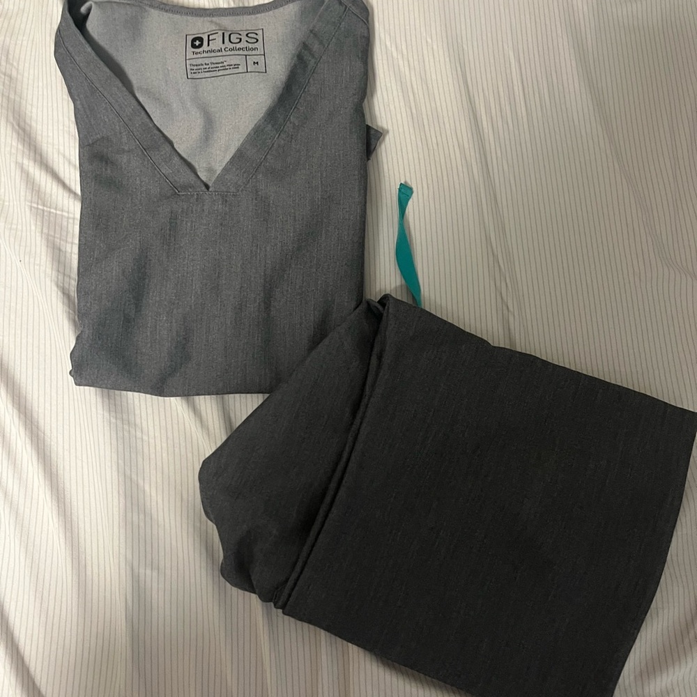 FIGS Gray Scrub Set